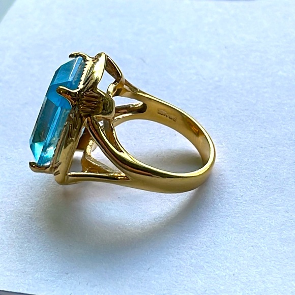 Cocktail Ring Bold Yellow Gold Plated Blue Glass Stone Size 7 Ring - Picture 3 of 6